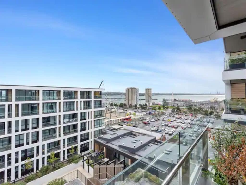 Sleek Modern Studio With Balcony Auckland Eksteriør bilde