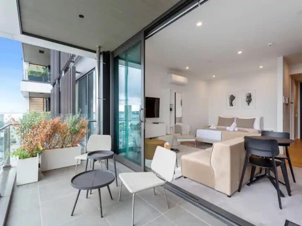Sleek Modern Studio With Balcony Auckland Eksteriør bilde