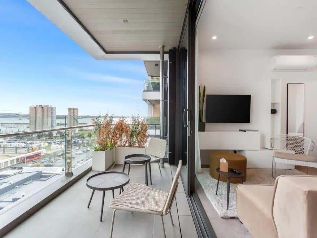 Sleek Modern Studio With Balcony Auckland Eksteriør bilde